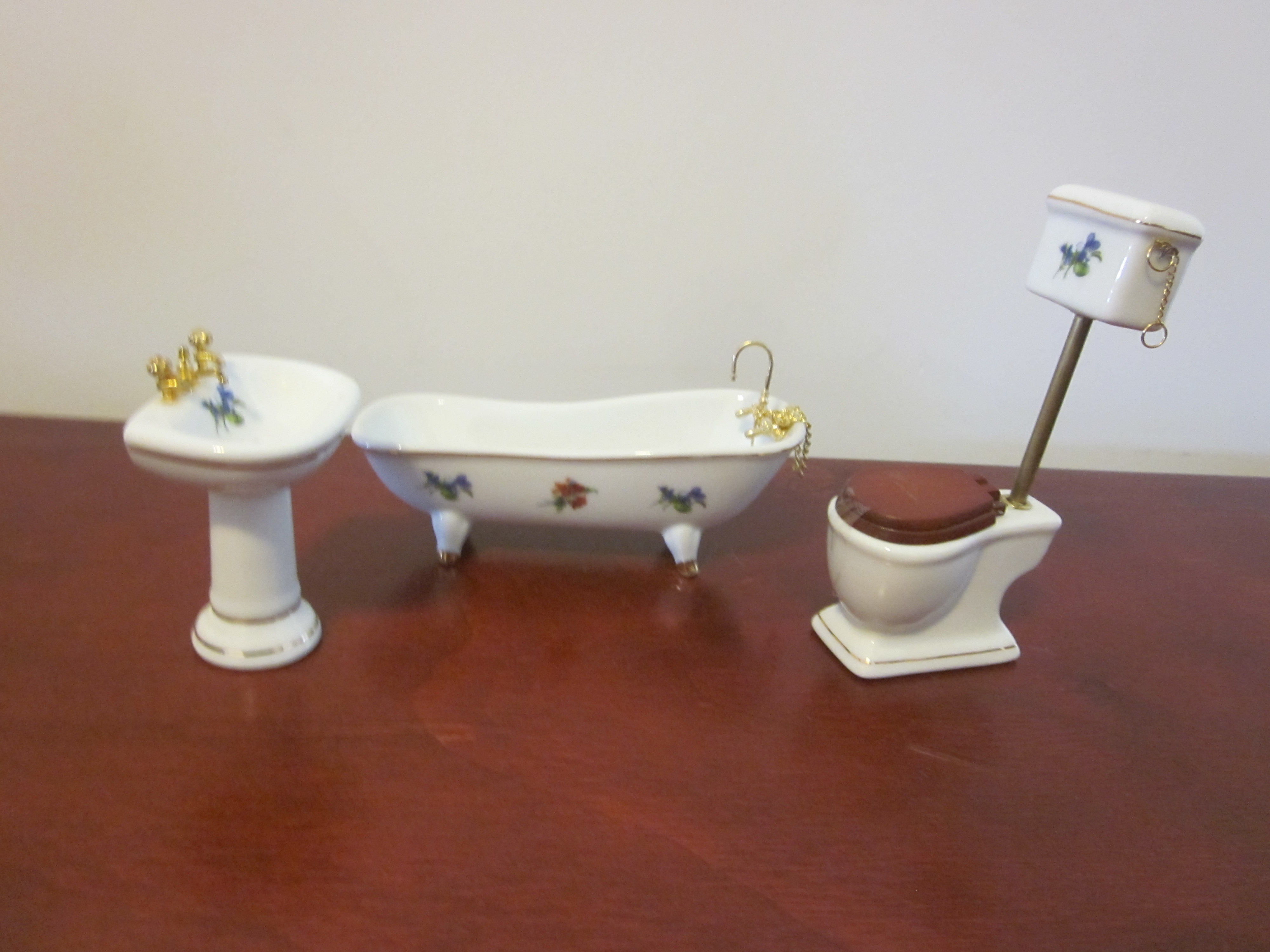 BATHROOM SET WHITE
CM-5226  NO.272
$812.50