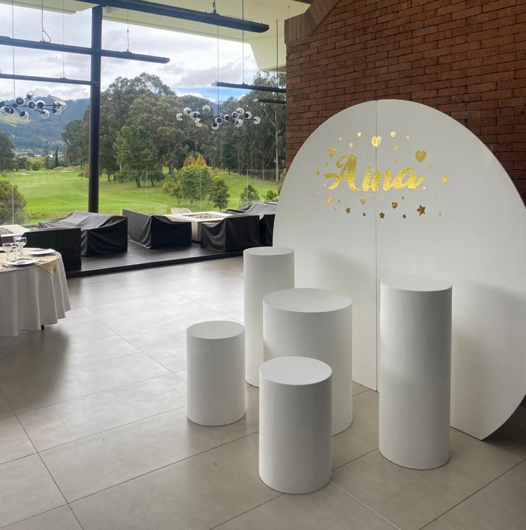 Diámetro 2.60m
Pared Circular $ 150.000
(SE ADAPTA AL COLOR QUE GUSTE)
Mensaje Personalizado $ 70.000