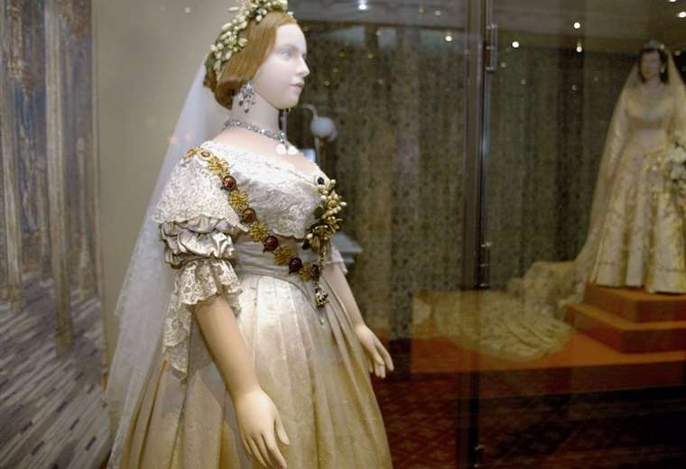 Exposición de objetos personales de la reina Victoria. en los salones del palacio de Buckingham