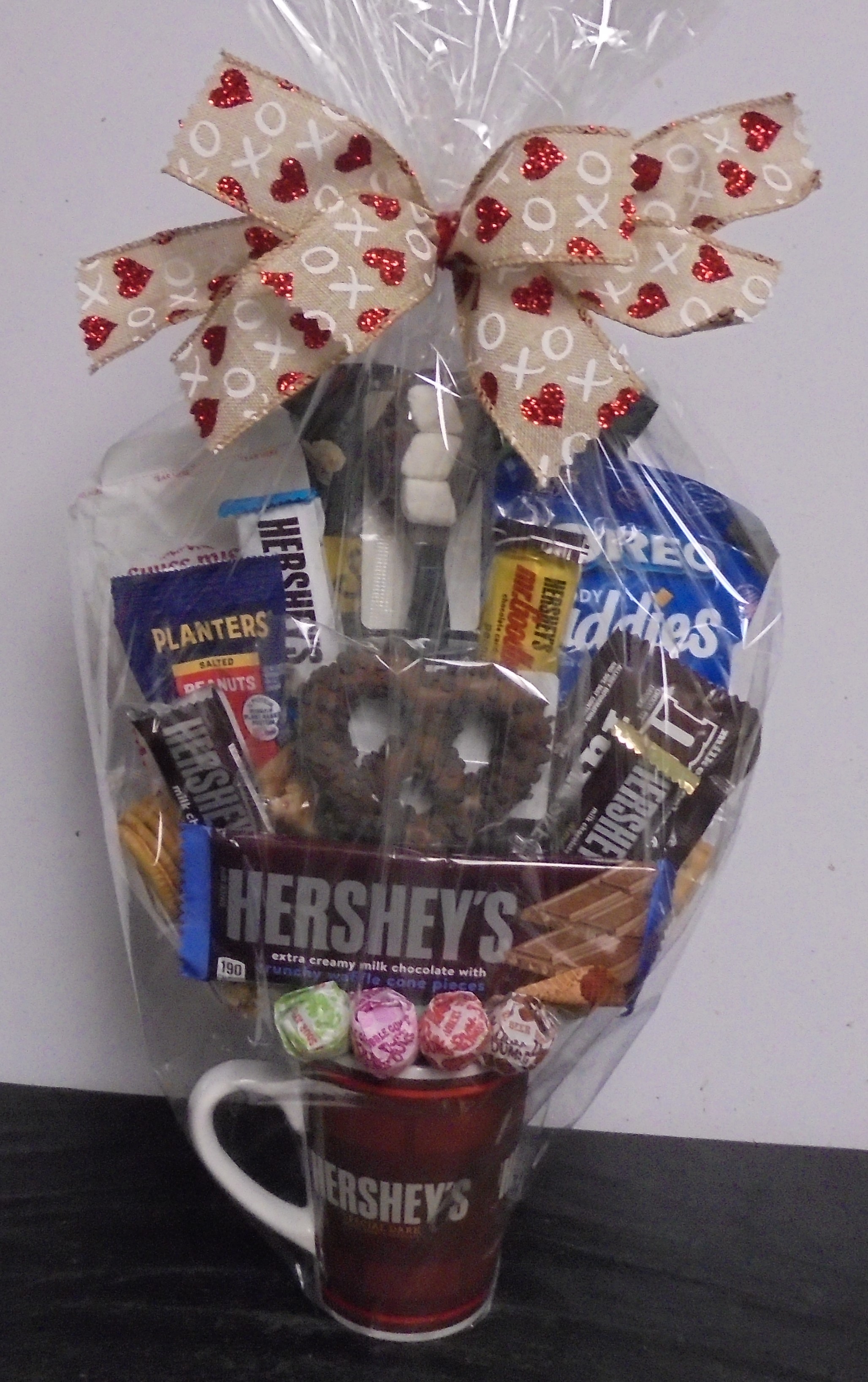 (5) "Hershey" Mug Candy Bouquet
$35.00