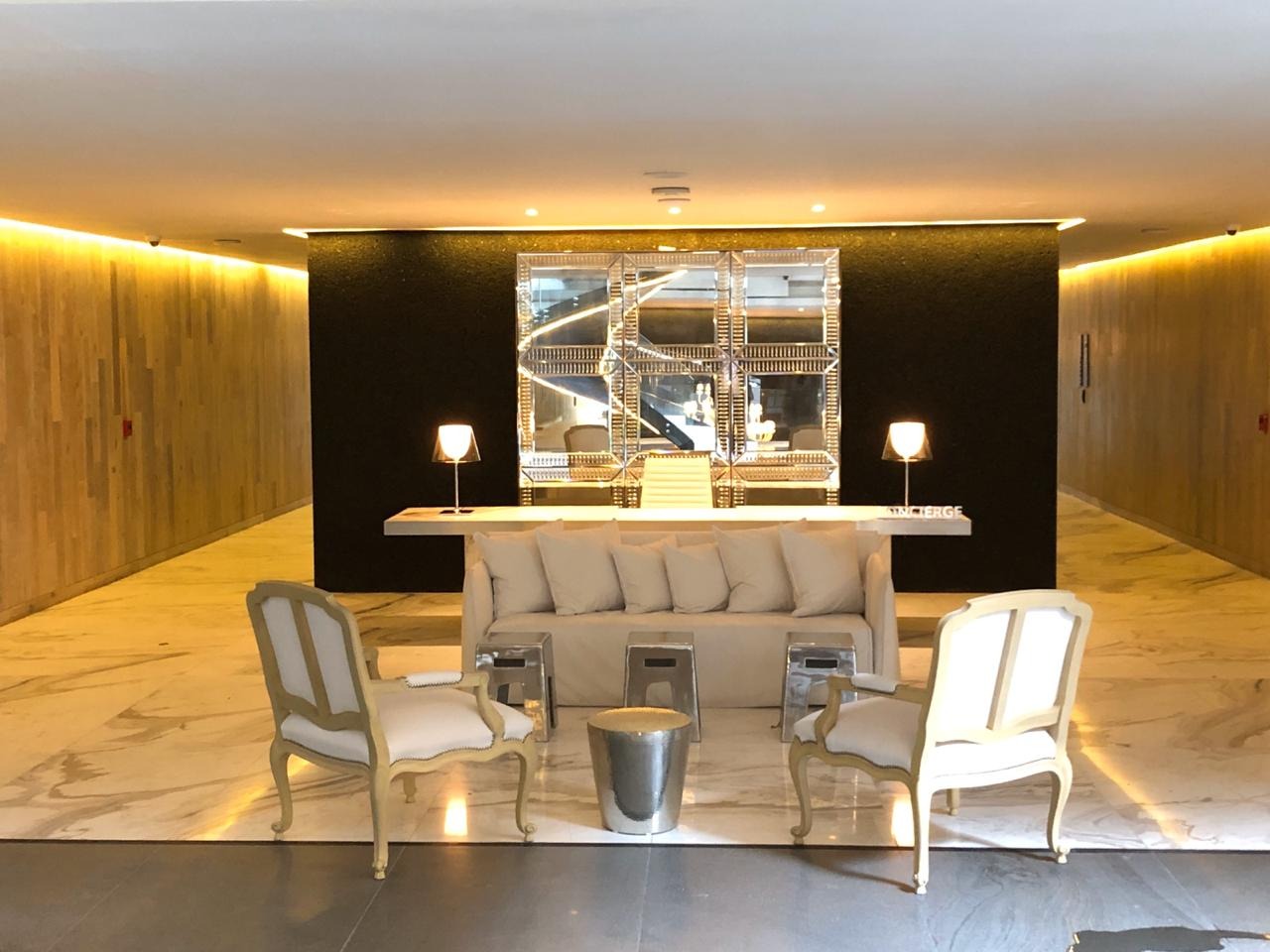 https://0201.nccdn.net/1_2/000/000/0f7/02a/lobby2.jpg