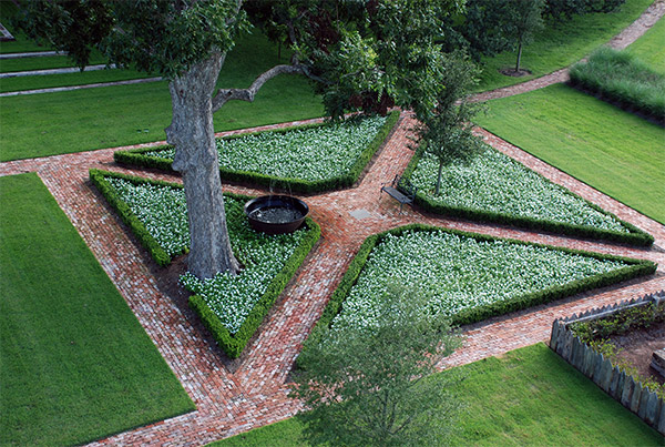 https://0201.nccdn.net/1_2/000/000/0f8/83b/rear-and-parterre--4-.jpg