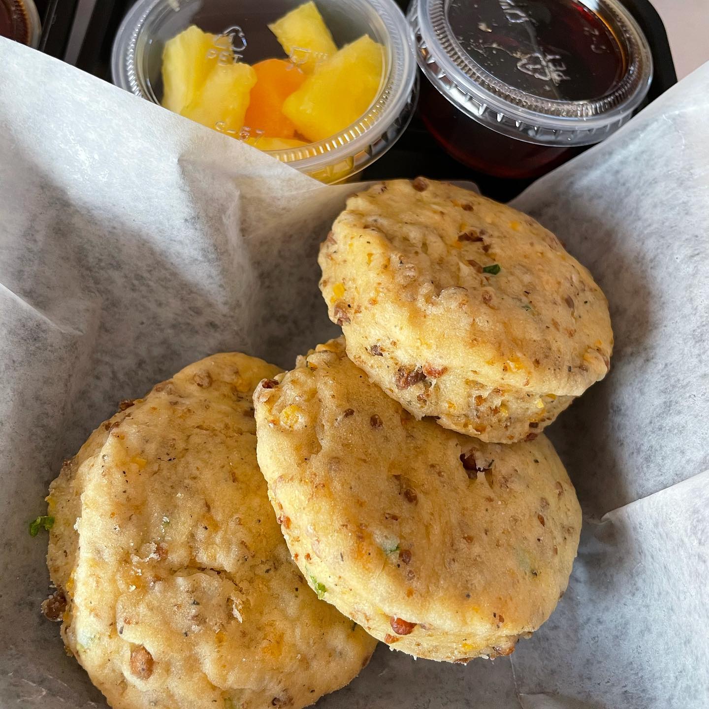 https://0201.nccdn.net/1_2/000/000/0f8/a38/sausage-and-cheese-biscuits2.jpg