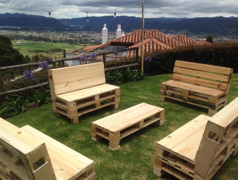 4 Sillones Picnic
Medidas: 83cm de Altura
117cm de Largo +
1 mesa rectangular picnic
Alquiler $230.000