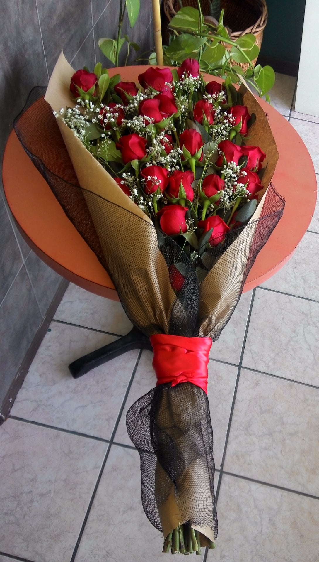 Ramo de 24 rosas.
$ 600