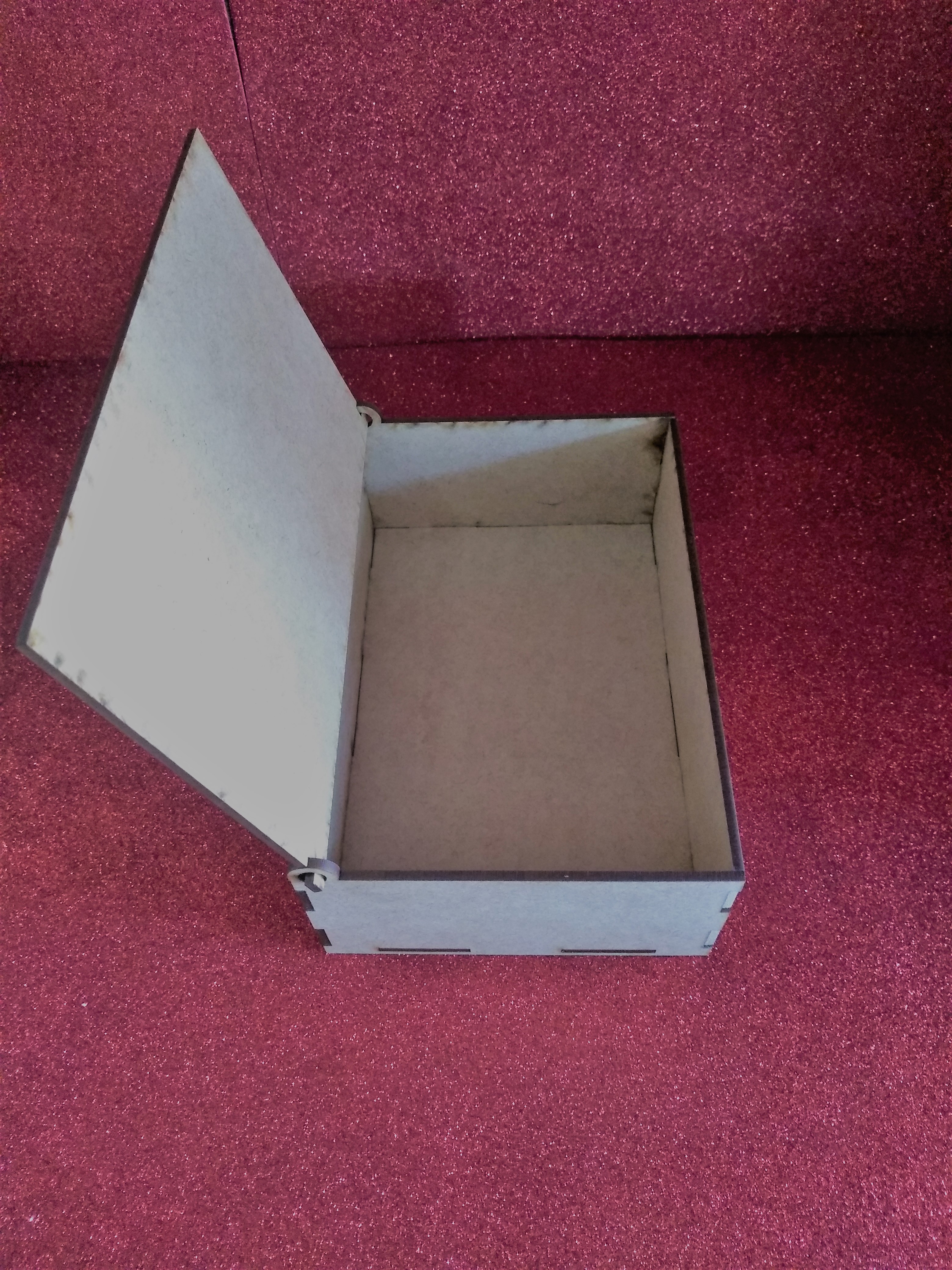 Caja con Tapa Mi Bautizo
18 x 12 x 6 cm $60.00
Sin Personalizar