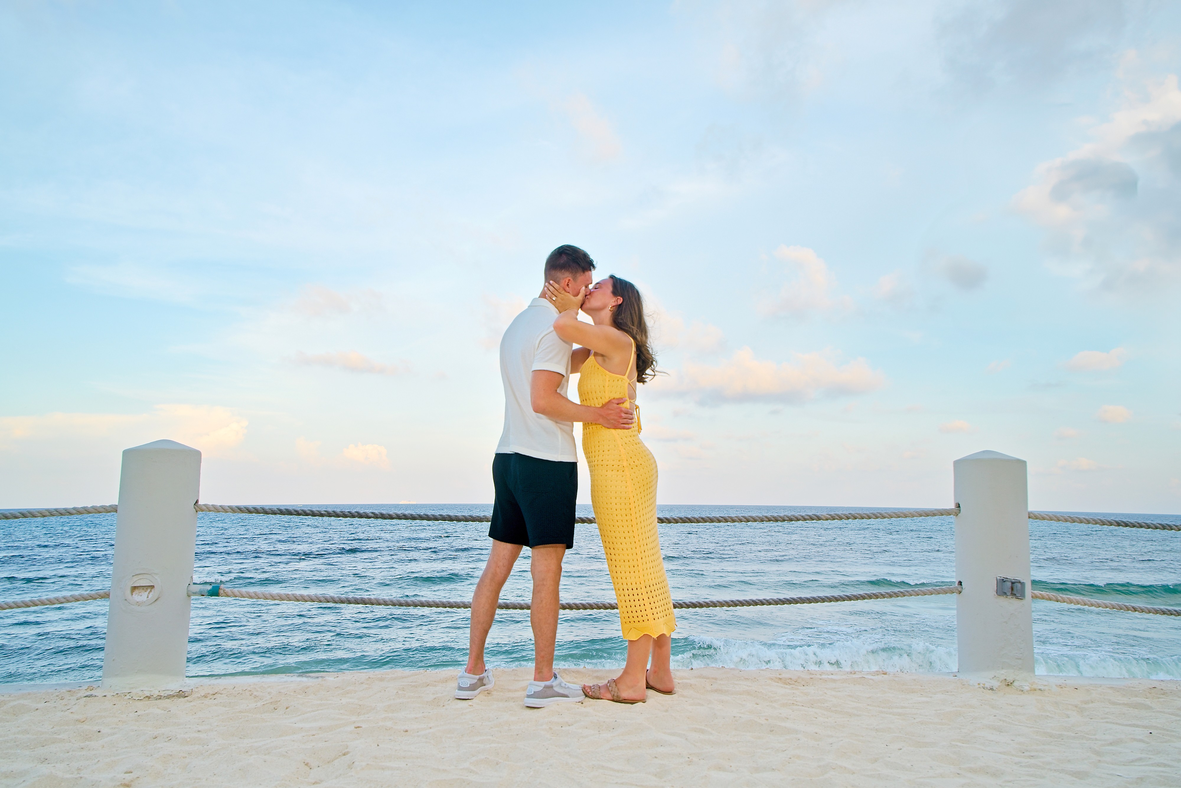 https://0201.nccdn.net/1_2/000/000/0fa/e57/engagement-moment-captured-%E2%80%93-proposal-photos25.jpg
