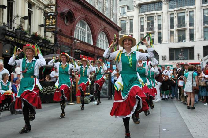 Taeppas Tump outside the Argyll Arms pub ( Oxford Circus)
