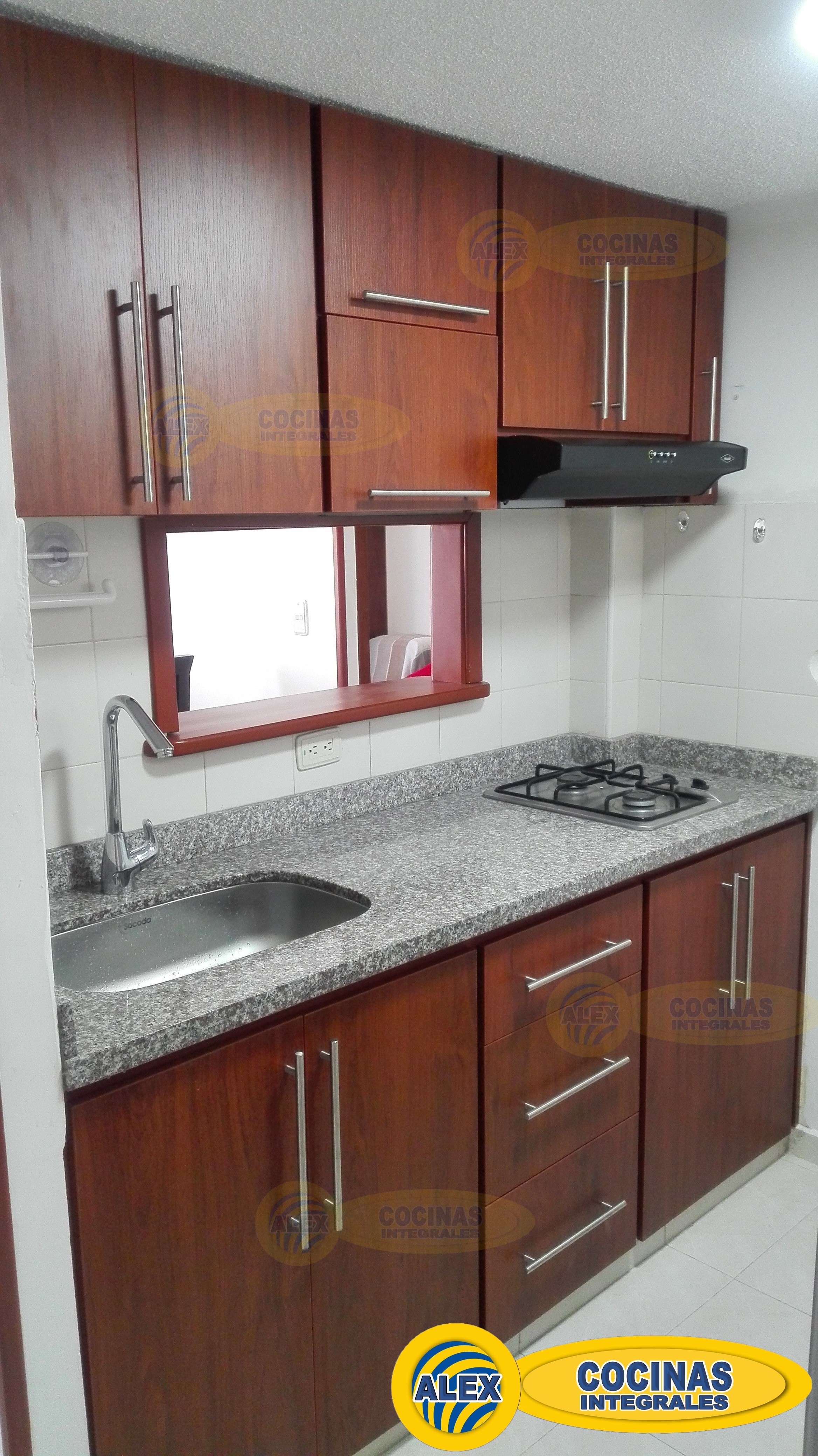 Cocina Lineal color Cedro