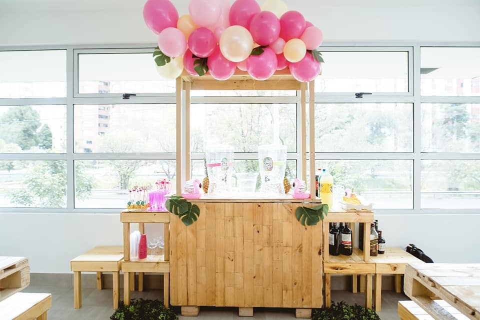 Estación de Bebidas
2.20m Altura Total
1.28m Ancho 
48cm de Profundidad  
$160.000