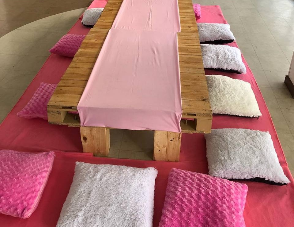 Cojines en tela felpudo
Color rosa y blanco
44cm x 44cm
Alquiler $ 5.000
Precio Unitario
Manta para piso $ 20.000