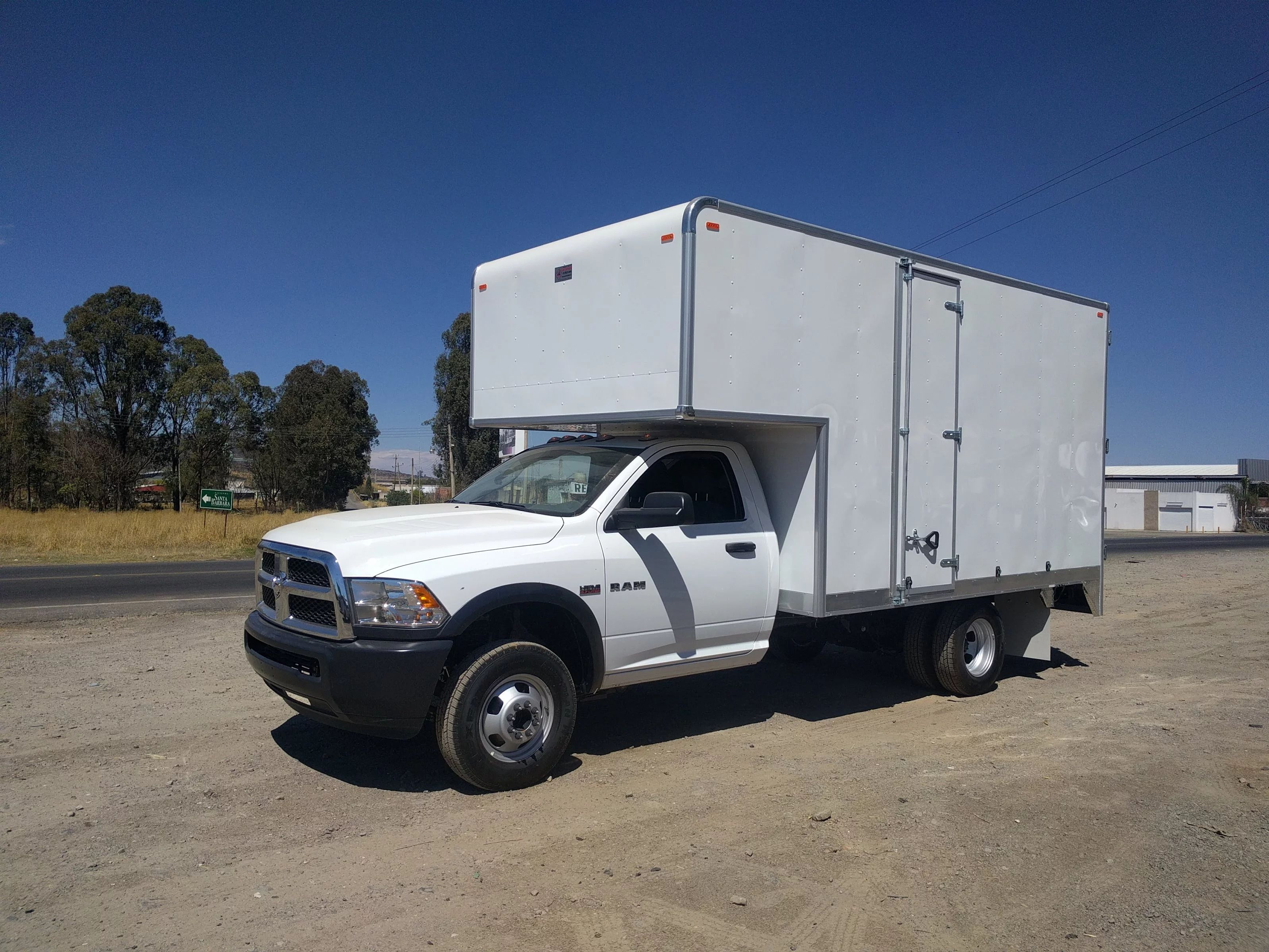 camper volado chasis