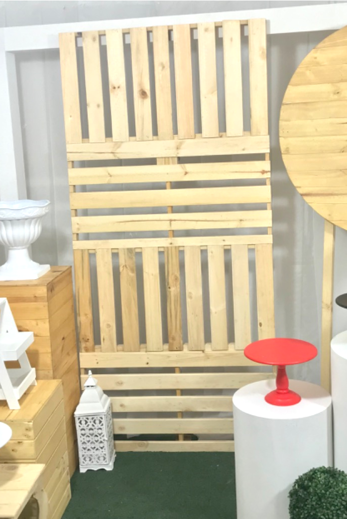 Pared De Tablilla Invertida
Altura 2.20m X 1.04m
$50.000 Alquiler
Circulo Efecto 3D Enchapado con Caballete
Alto 2.20
Diametro 1m
$50.000