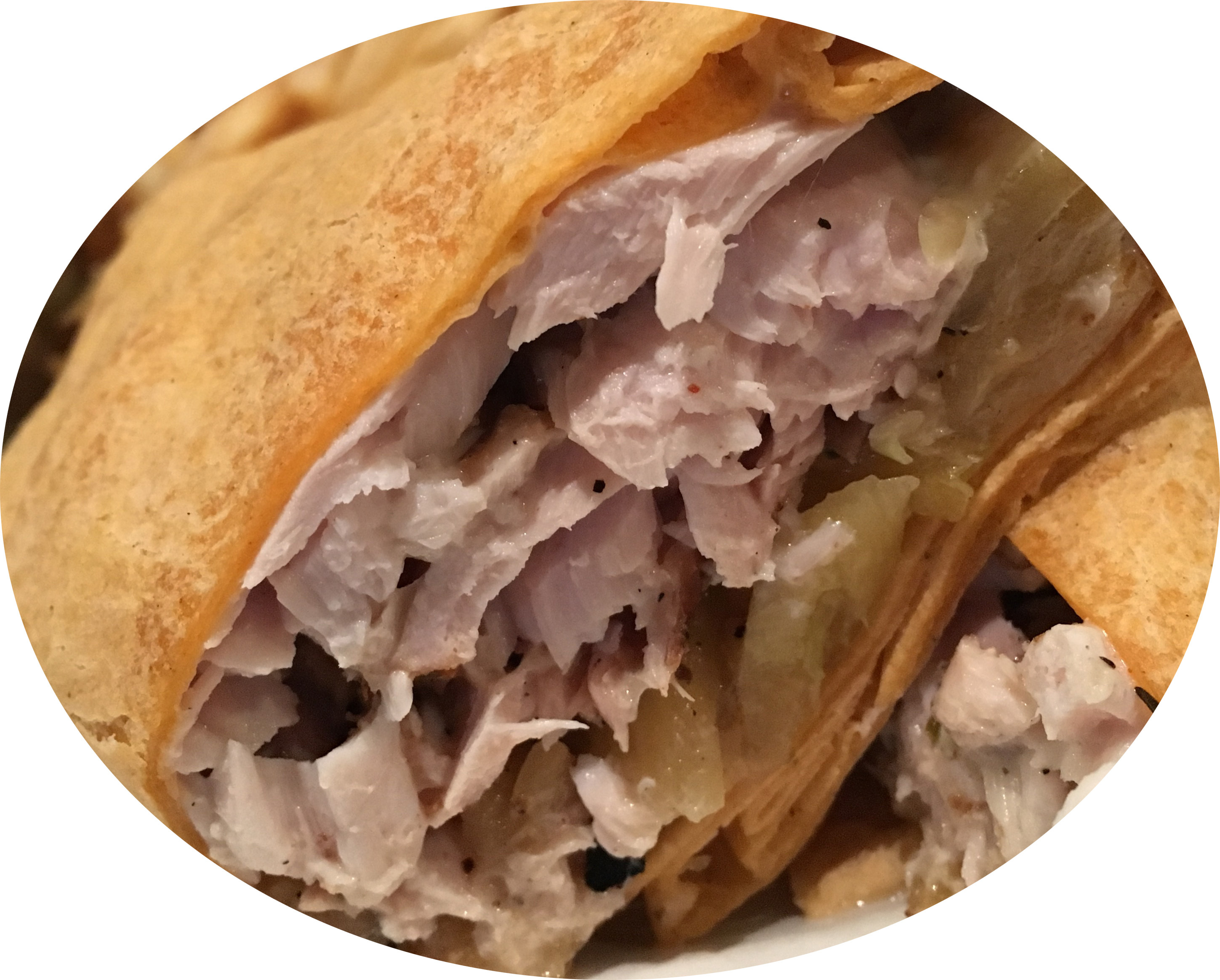 Delicioso Burrito envuelto en una suave tortilla de trigo con pierna ahumada, queso danes, tomate, lechuga, aji, aderezado con catchup, mayonesa y salsa de la casa.