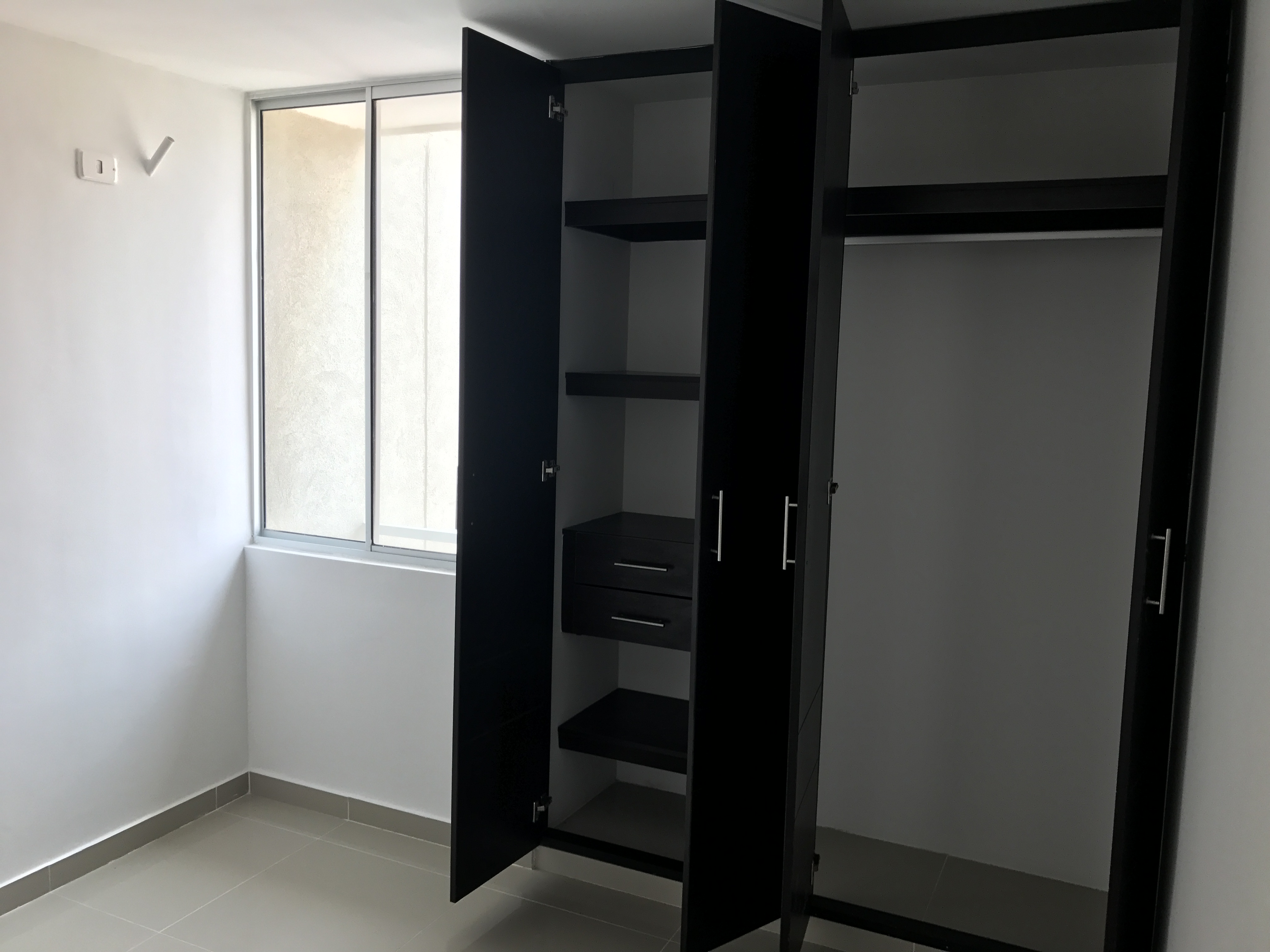 https://0201.nccdn.net/1_2/000/000/0fc/b16/closet-habitacio--n-3.jpg