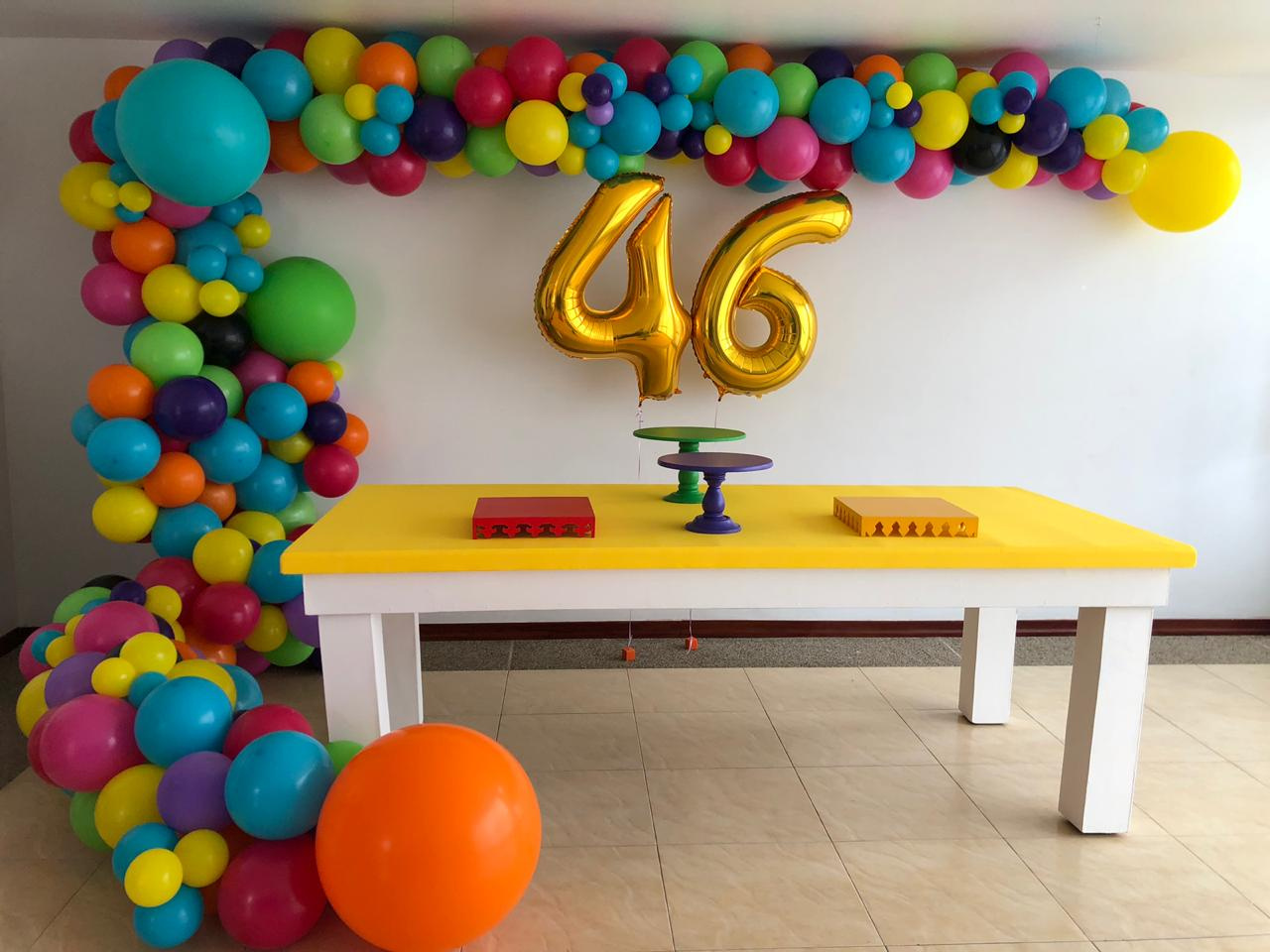 Rectangular Grande alta
Color Amarillo 2.20X1m
Precio de Alquiler $ 90.000