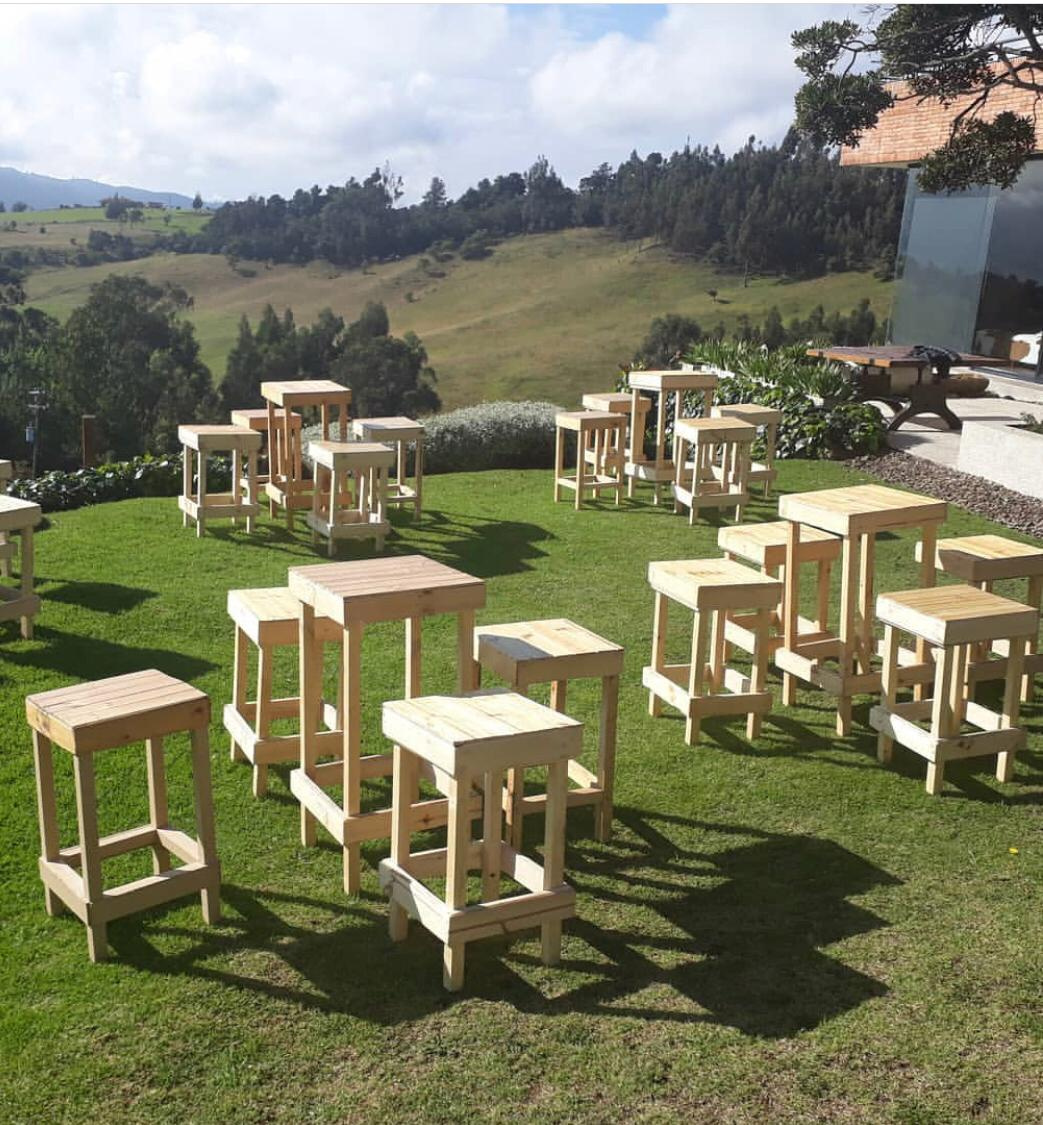 Mesa Coctelera Estilo Palet
$20.000 Alto 1 m / 50x50
Silla Coctelera Estilo Palet $12.000
Alto 72cm / 42x42