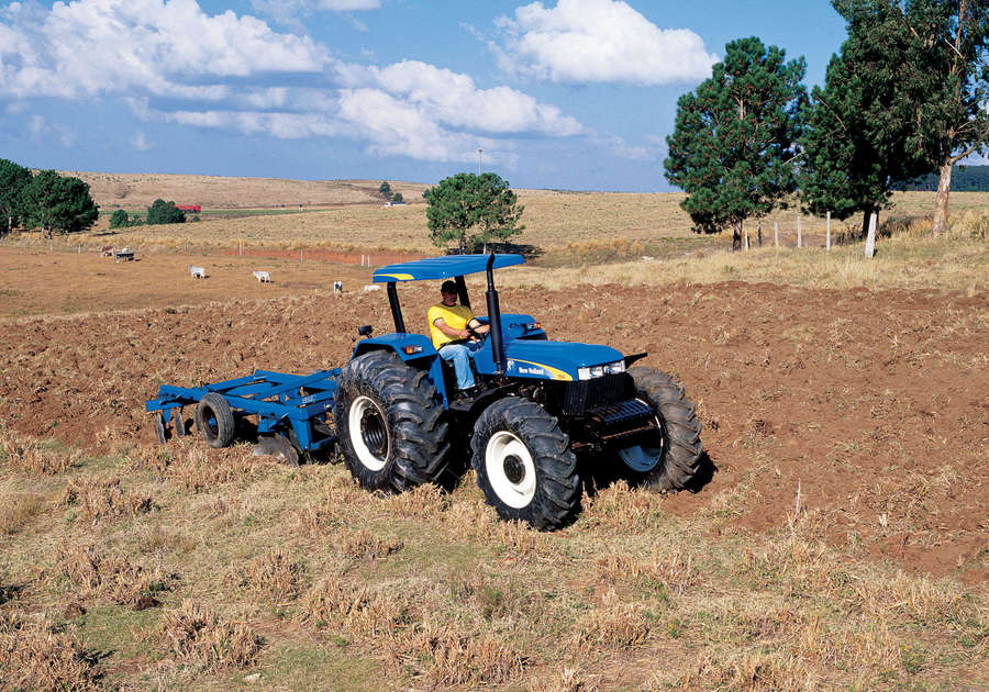 https://0201.nccdn.net/1_2/000/000/0fd/a45/newholland-agriculture-tratores-serie30-50-900x630.jpg