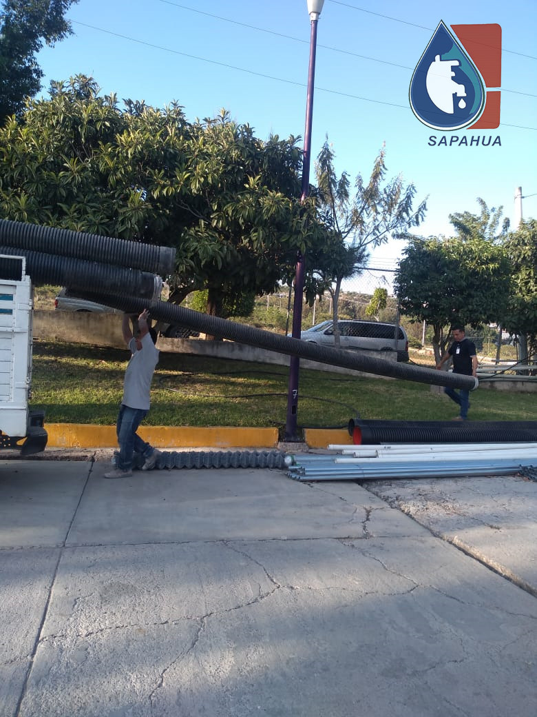 SE APOYO CON 10 TRAMOS DE TUBERIA PEAD CORRUGADO DE 8" A LA COL. LÁZARO CÁRDENAS  1RA. SECCIÓN  PARA CAMBIO DE TUBERÍA DE DREANAJE EN CALLE PALMAR