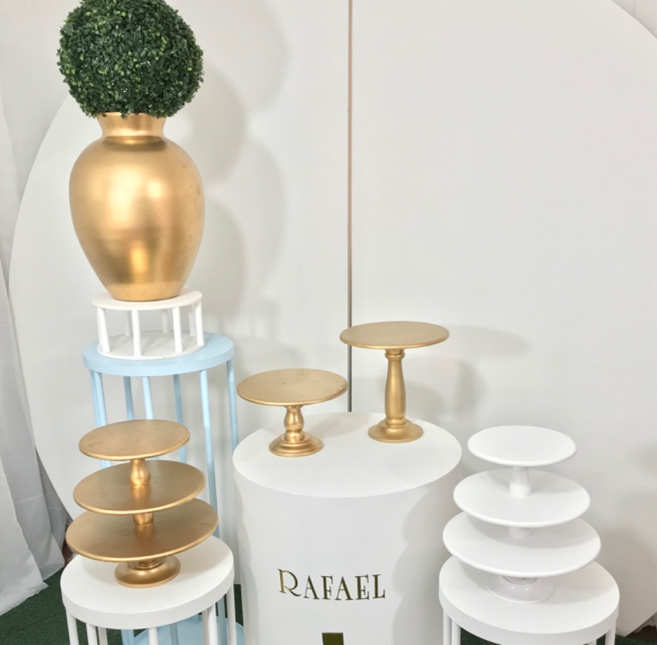 Base Redonda  para Postres
30 cm Diámetro 
$ 20.000 
Base Redonda Hueca 
$10.000
Base redonda para postres
3 niveles
Medidas: 37cm de Altura
Alquiler $ 30.000
Bol Ovalado 
Medida 53 cm Altura 
$ 60.000