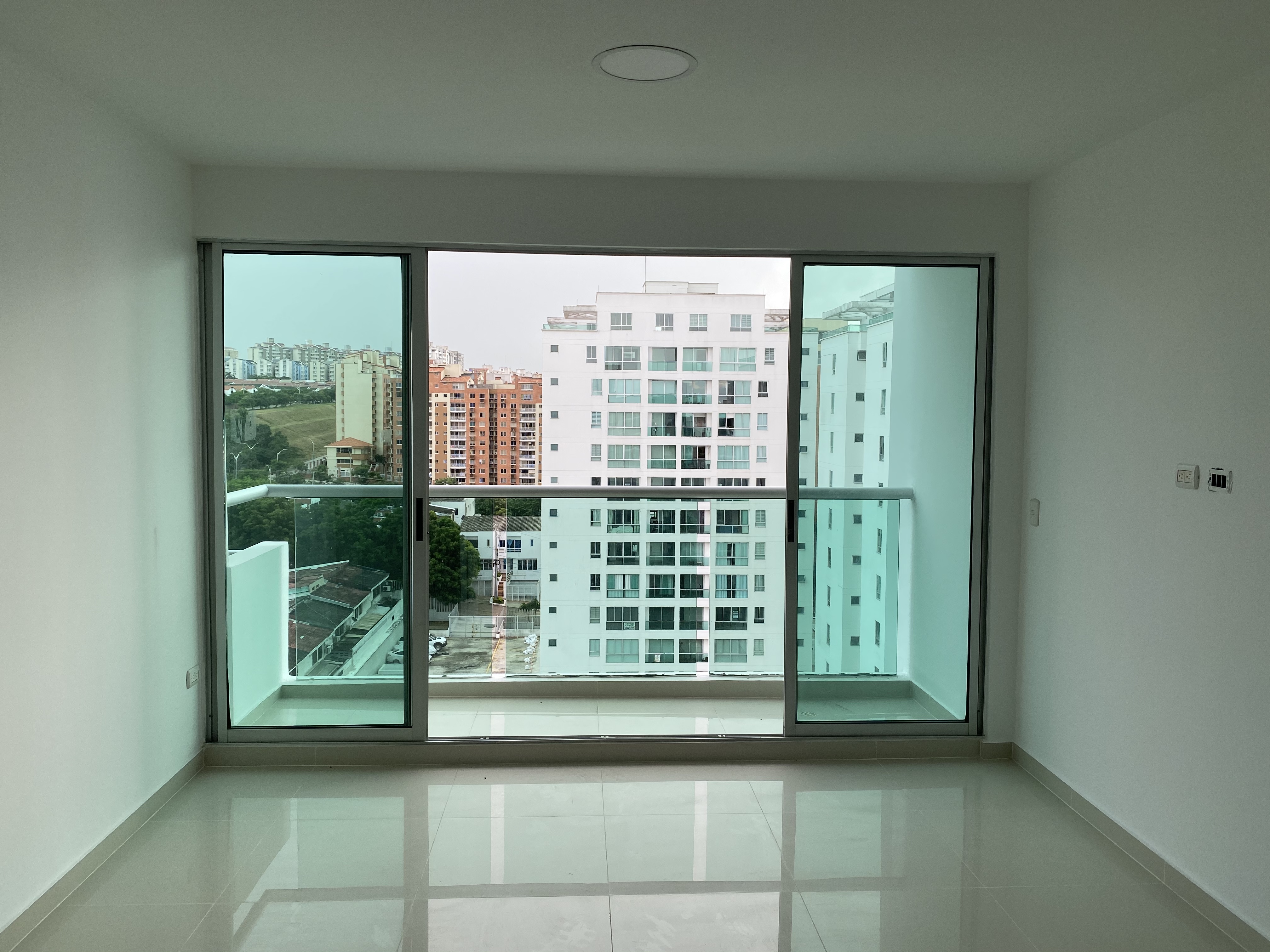 https://0201.nccdn.net/1_2/000/000/0ff/ba8/balcon.jpg