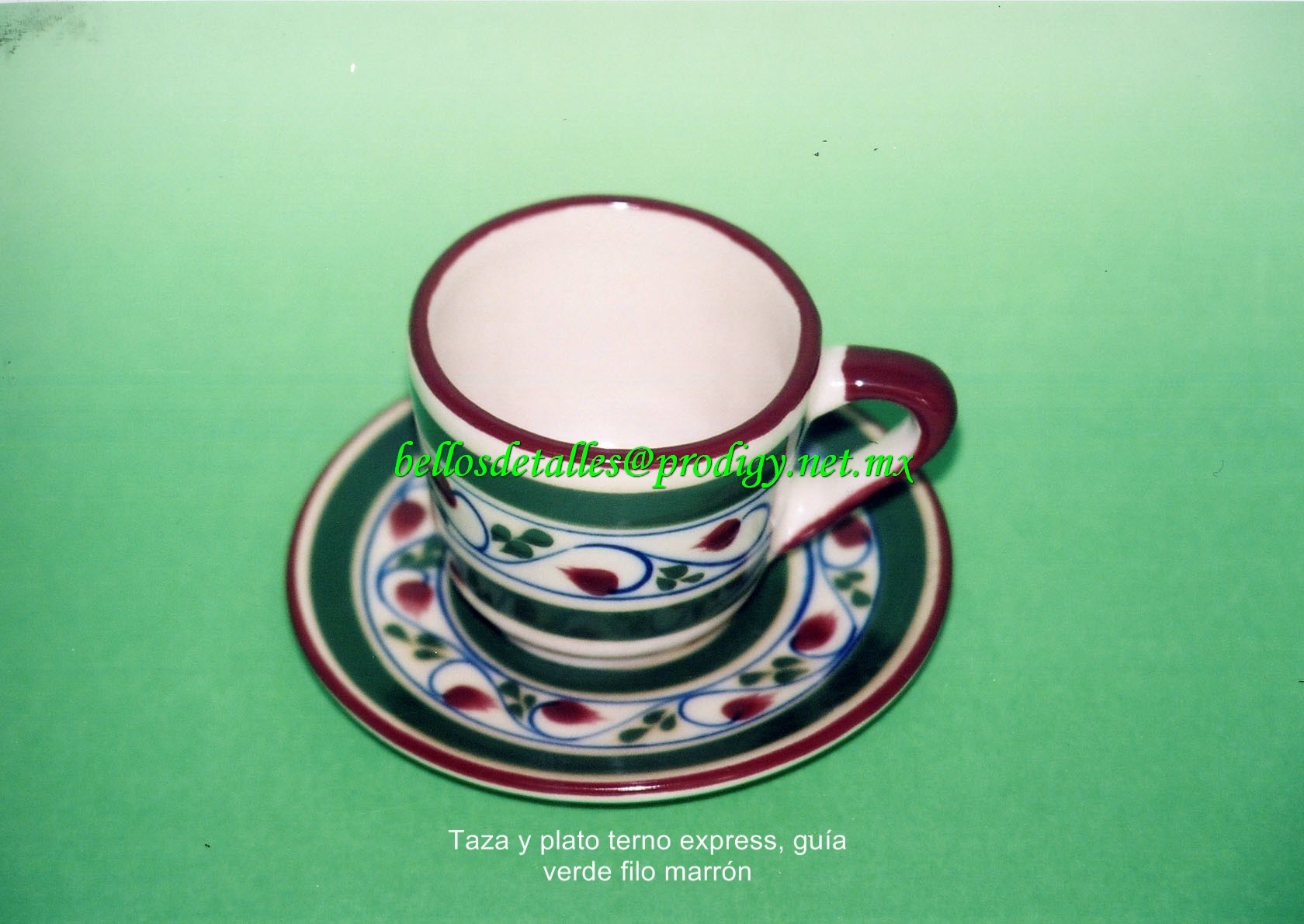 https://0201.nccdn.net/1_2/000/000/100/e07/Taza-y-plato-terno-express-gu--a-verde-filo-marr--n-1680x1190.jpg
