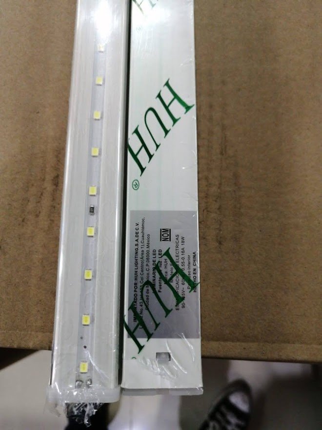 REGLETA 
SENCILLA PLASTICO