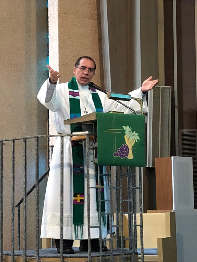 Echandia preaching