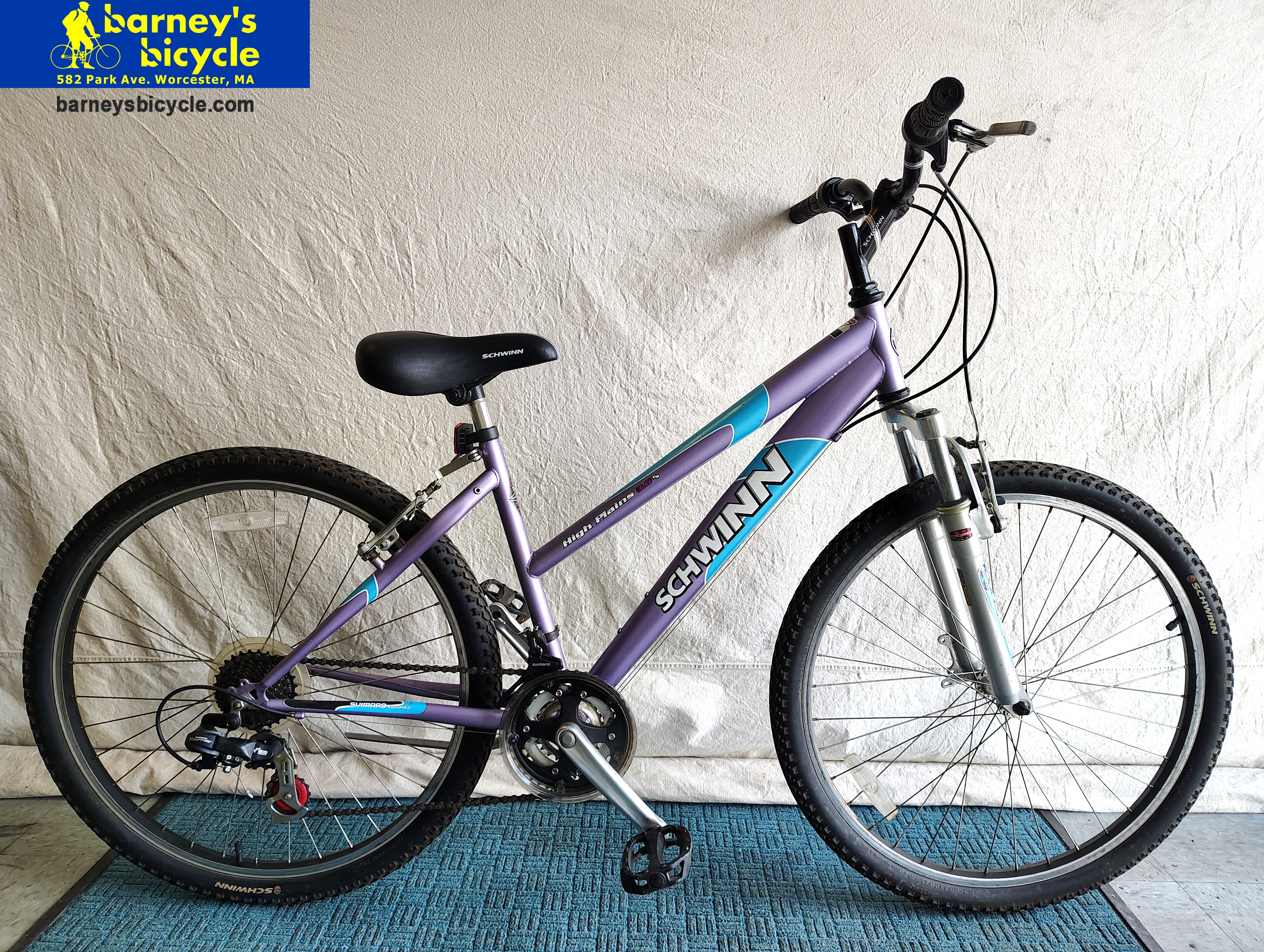 Schwinn High Plains Step-Thru
Frame Size: 16" SM/ Rider Height: 5'4-5'7
$279.00