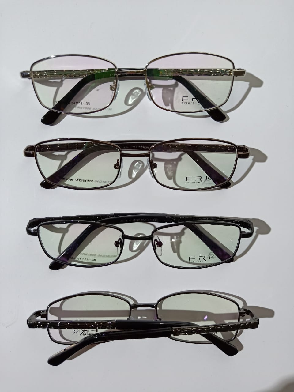 Modelo: FRK1806
Colores: Dorado, Plateado, Gris y Negro