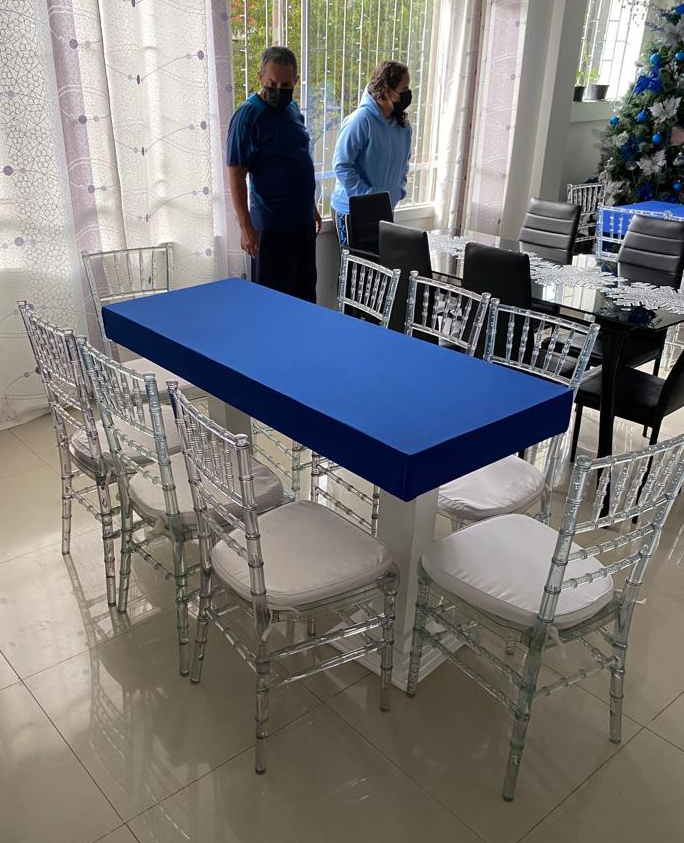 Mesa Rectangular Tapizada
Medidas: 1.50m x 55cm
$50.000