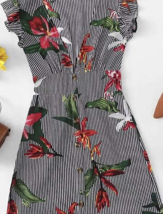 https://0201.nccdn.net/1_2/000/000/103/8dc/Vestido-rayas-negras-con-flores-1-560x734.jpg