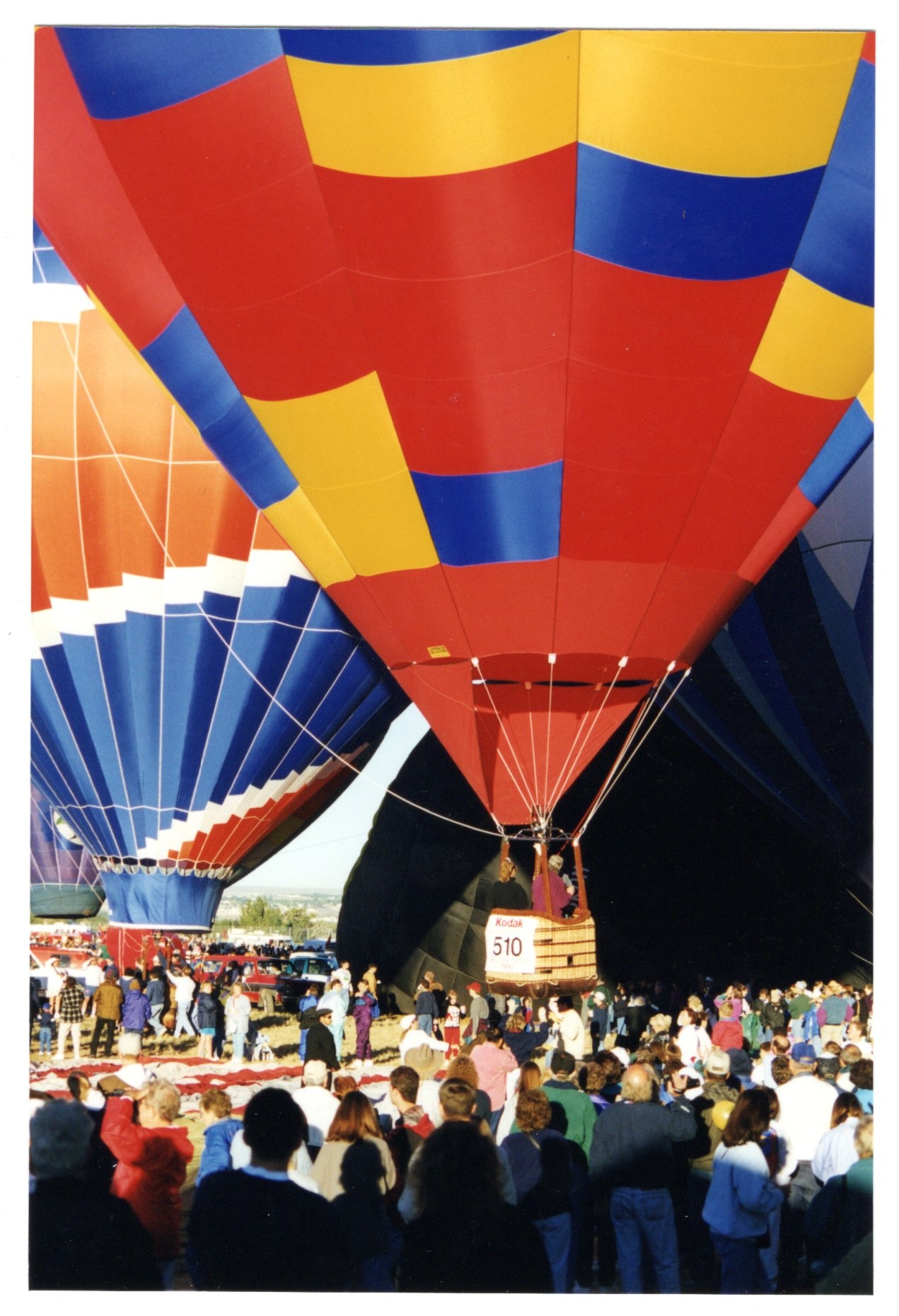 https://0201.nccdn.net/1_2/000/000/103/978/hot-air-balloons--1--1271x1860.jpg
