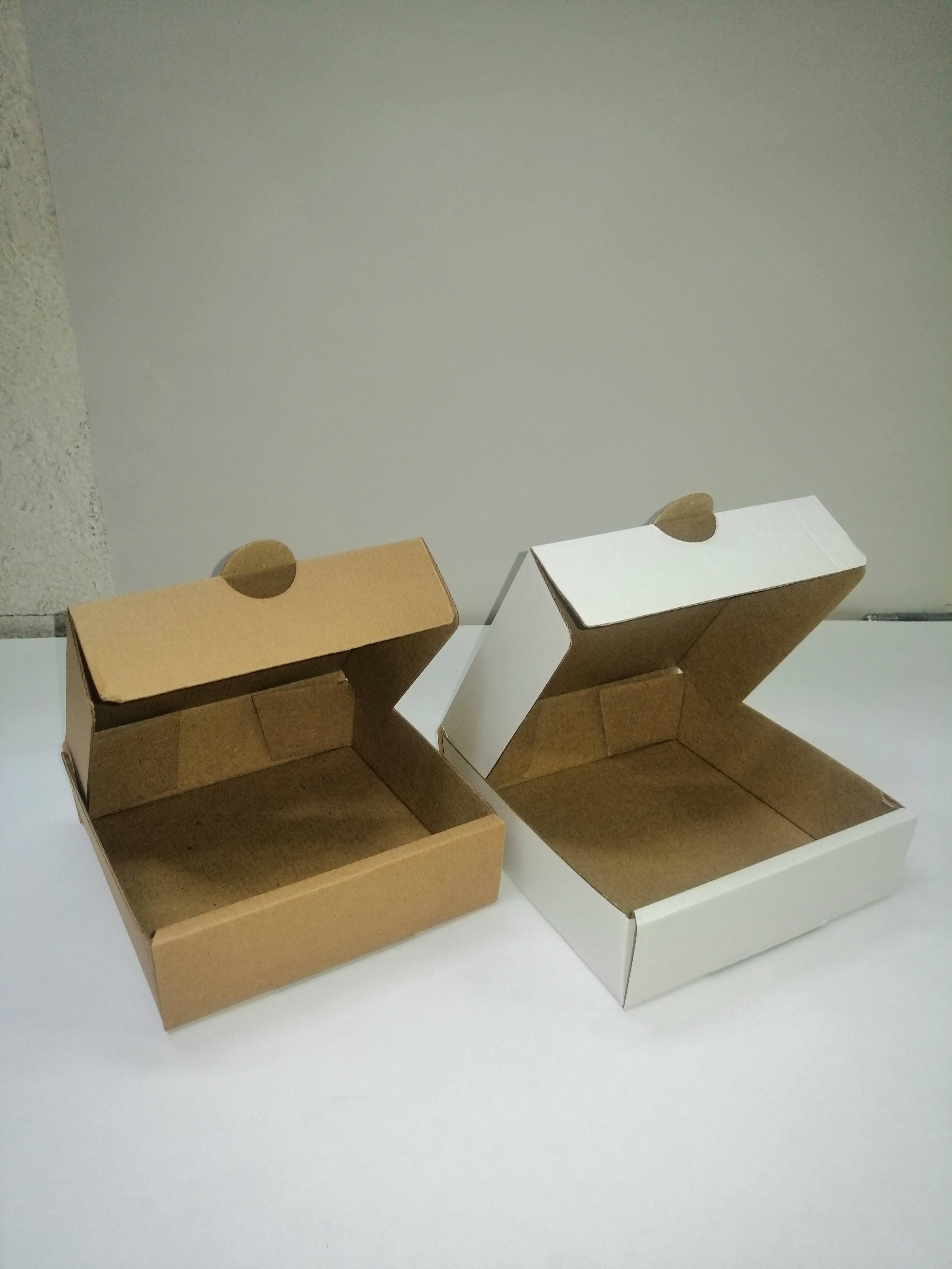 CAJA PLATA COLOR KRAFT Y BLANCA
MEDIDA  17X17X5.5