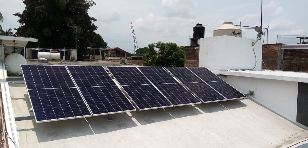 Instalación Tapachula, Chiapas. Capacidad Instalada: 3.3 Kwp, con Microinversor Hoymiles HSM-2000 y HSM-1000