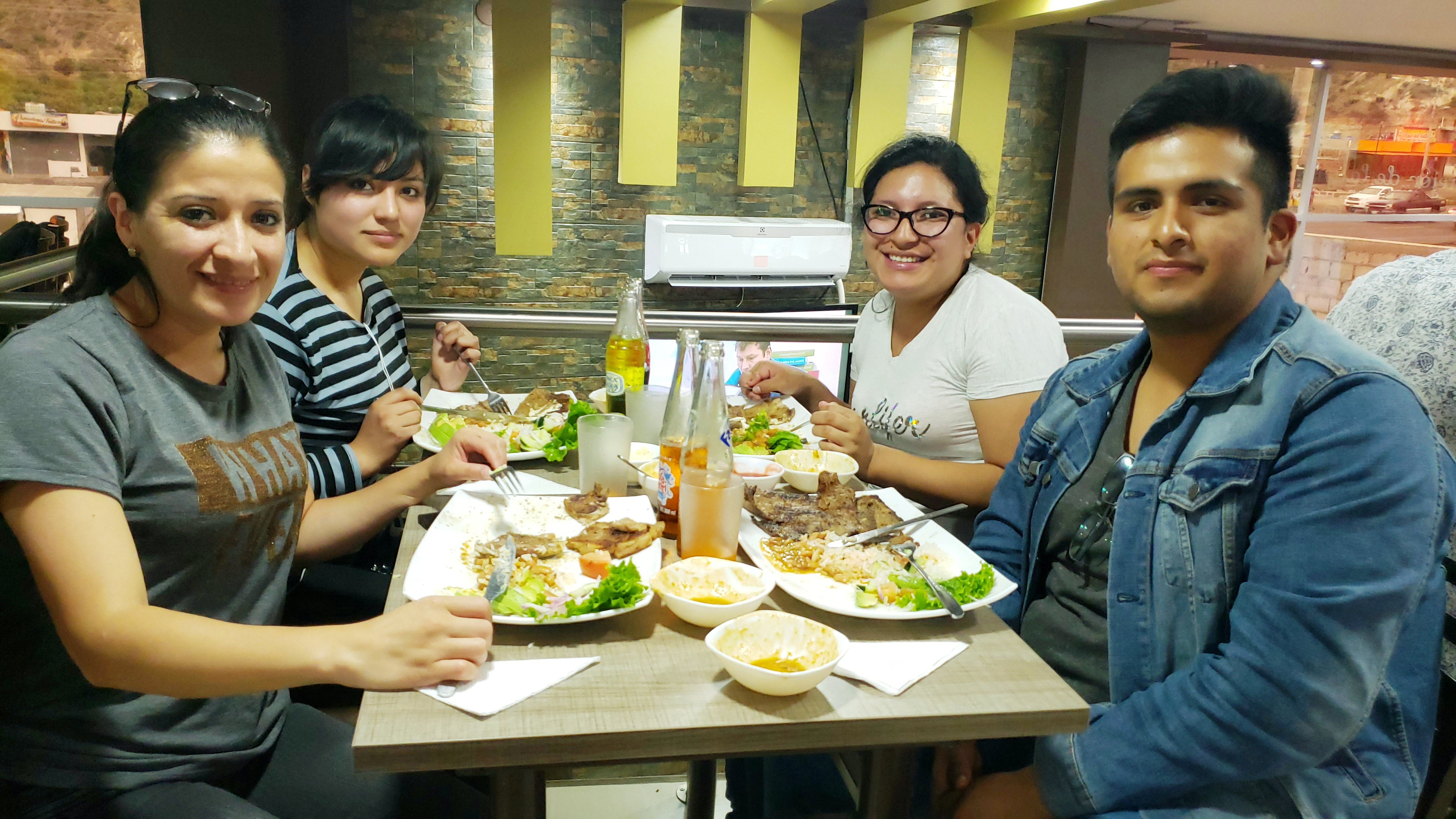 Visita San Isidro Instituto Superior - Cuenca Clase demostrativa, métodos y técnicas de preparación de la gastronomía ecuatoriana.