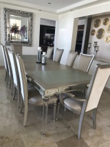 Comedor Codi: Elaborado a base de madera y cirstal