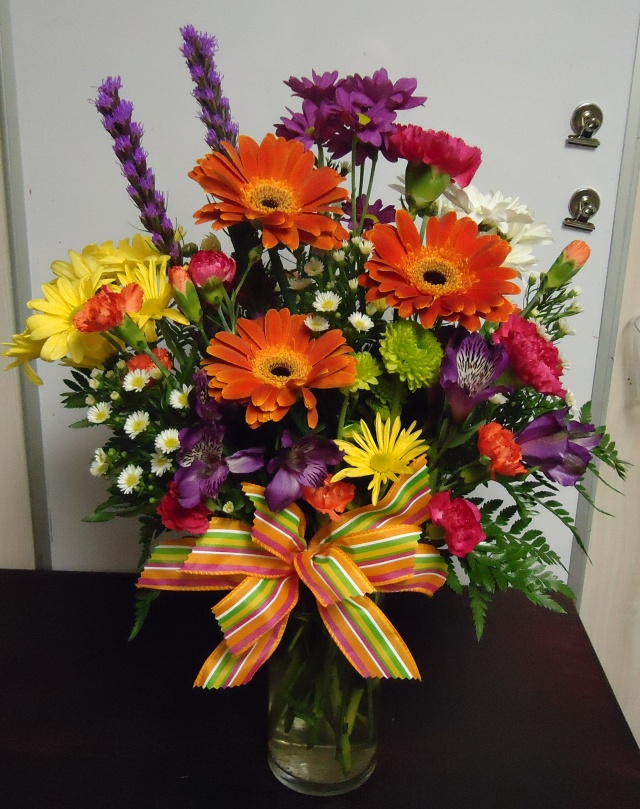 (19) Fresh Mix Bouquet
"Designer's Choice"
$80.00