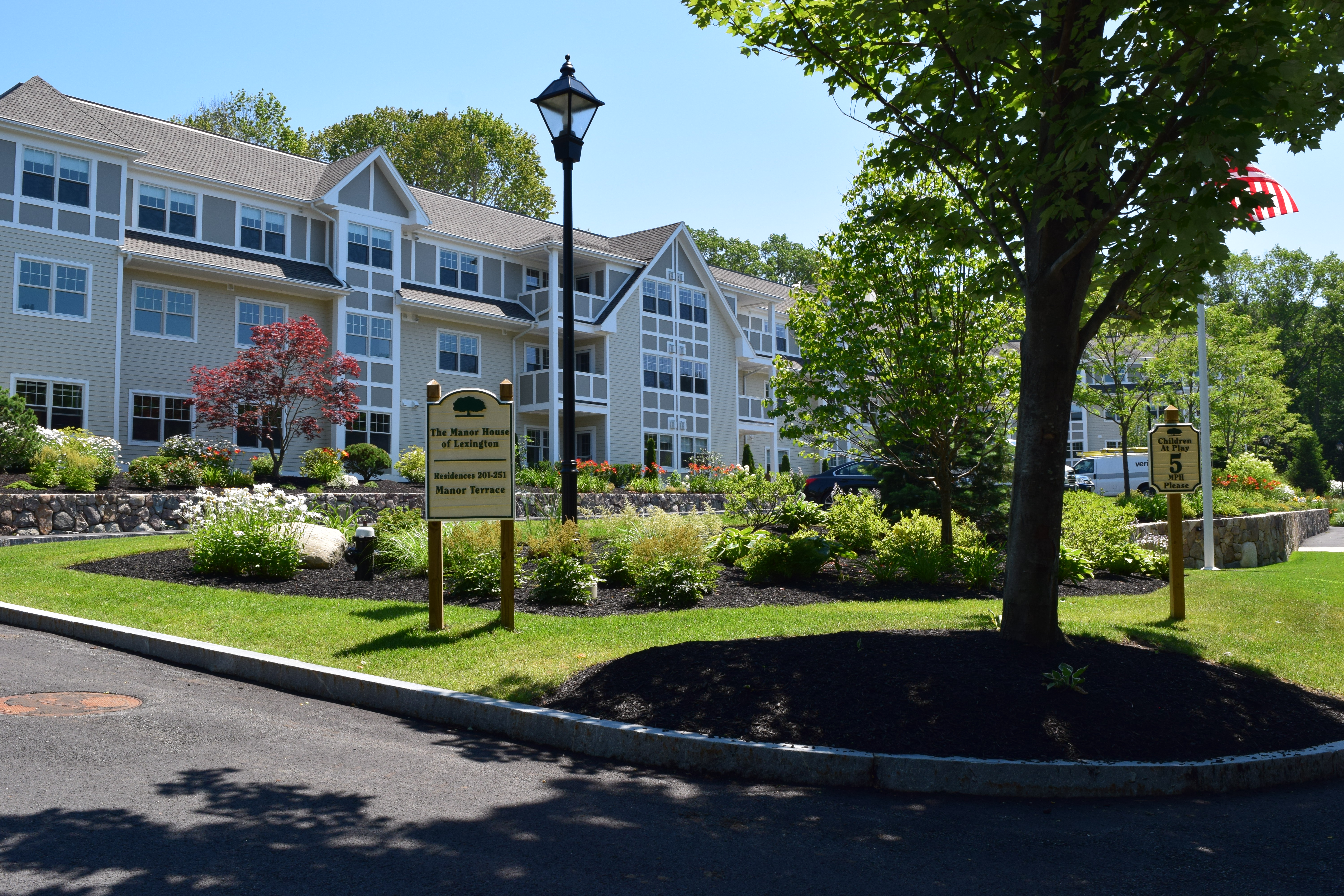 https://0201.nccdn.net/1_2/000/000/106/0f2/manor-house-lexington.jpg