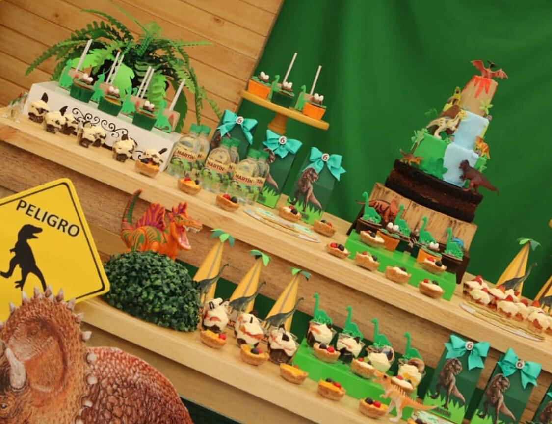 Mesa Grande color natural
medidas: Largo 2.20mx1m
90.000