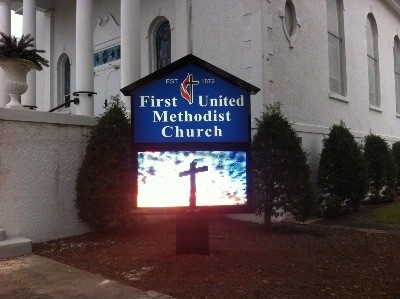 First United Methodist Church in Jessup, GA –16mm RGB, a turnkey operation that includes new ID cabinet, needed the design to complement the architecture of the older church