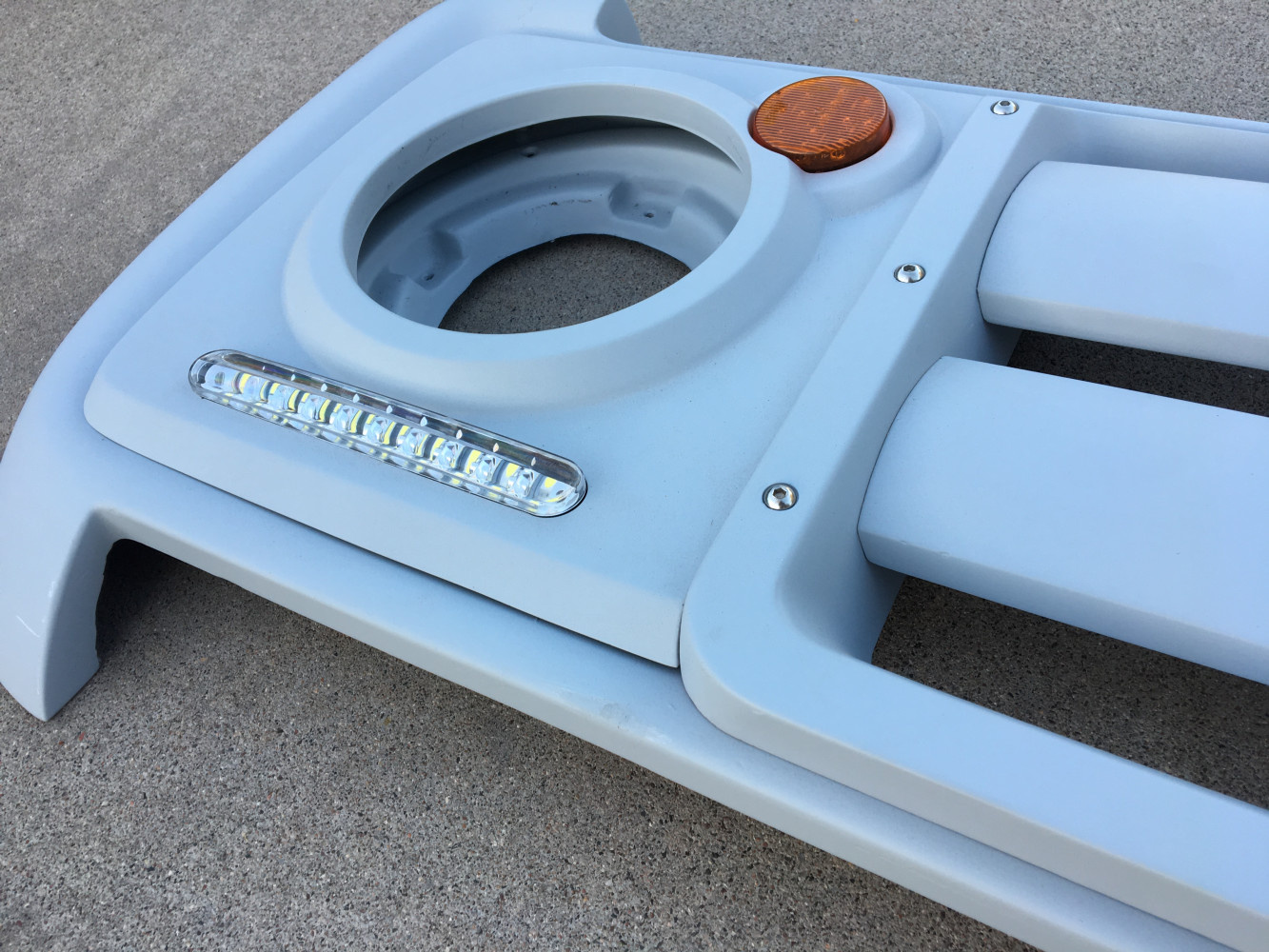 Plain Center bar with headlight cover: with amber puck light and lower light bar