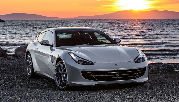 https://0201.nccdn.net/1_2/000/000/108/b9a/carros-para-viaje-GTC4Lusso_opt-700x400.jpg