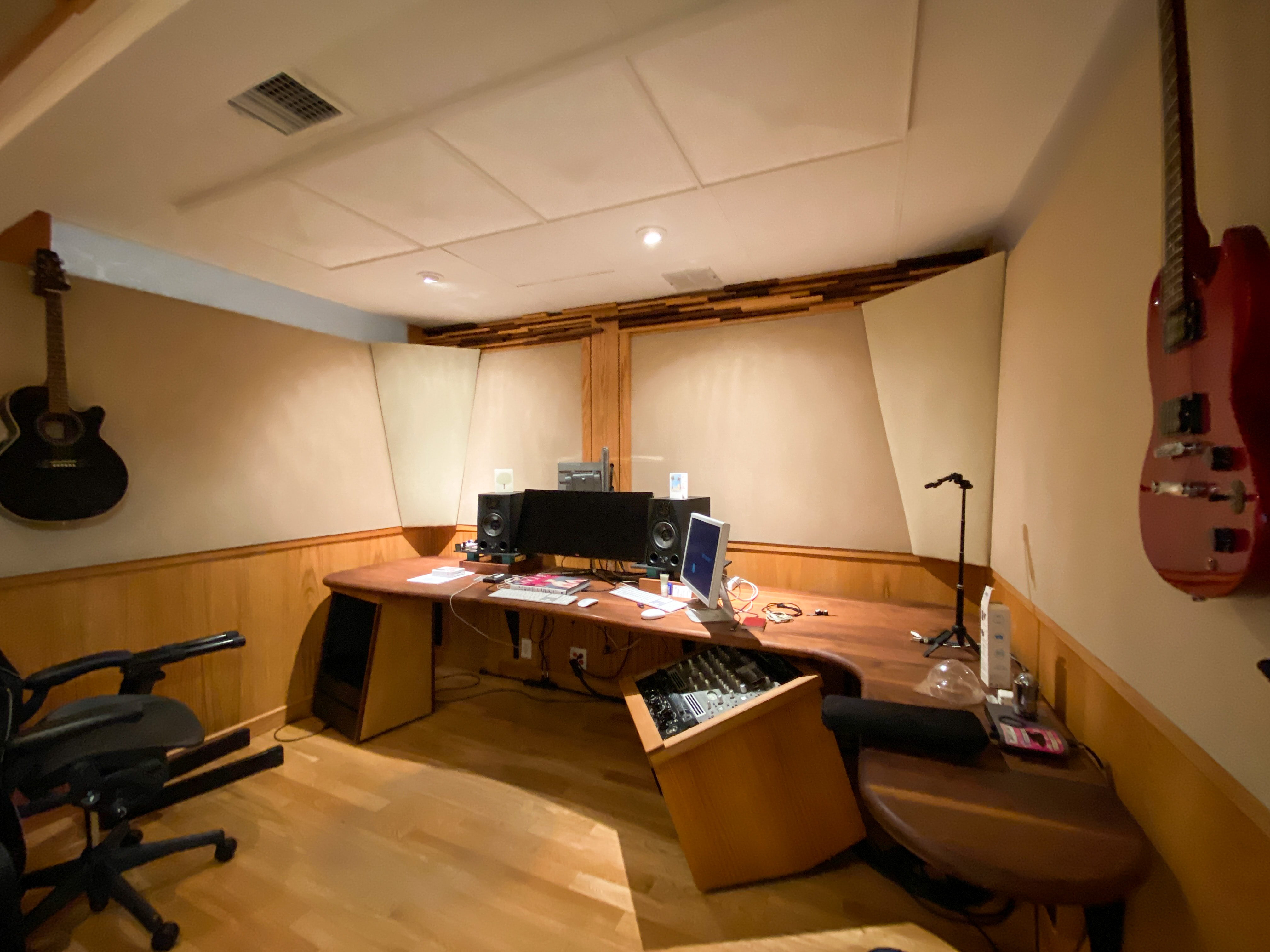 https://0201.nccdn.net/1_2/000/000/109/430/writing-room.jpg