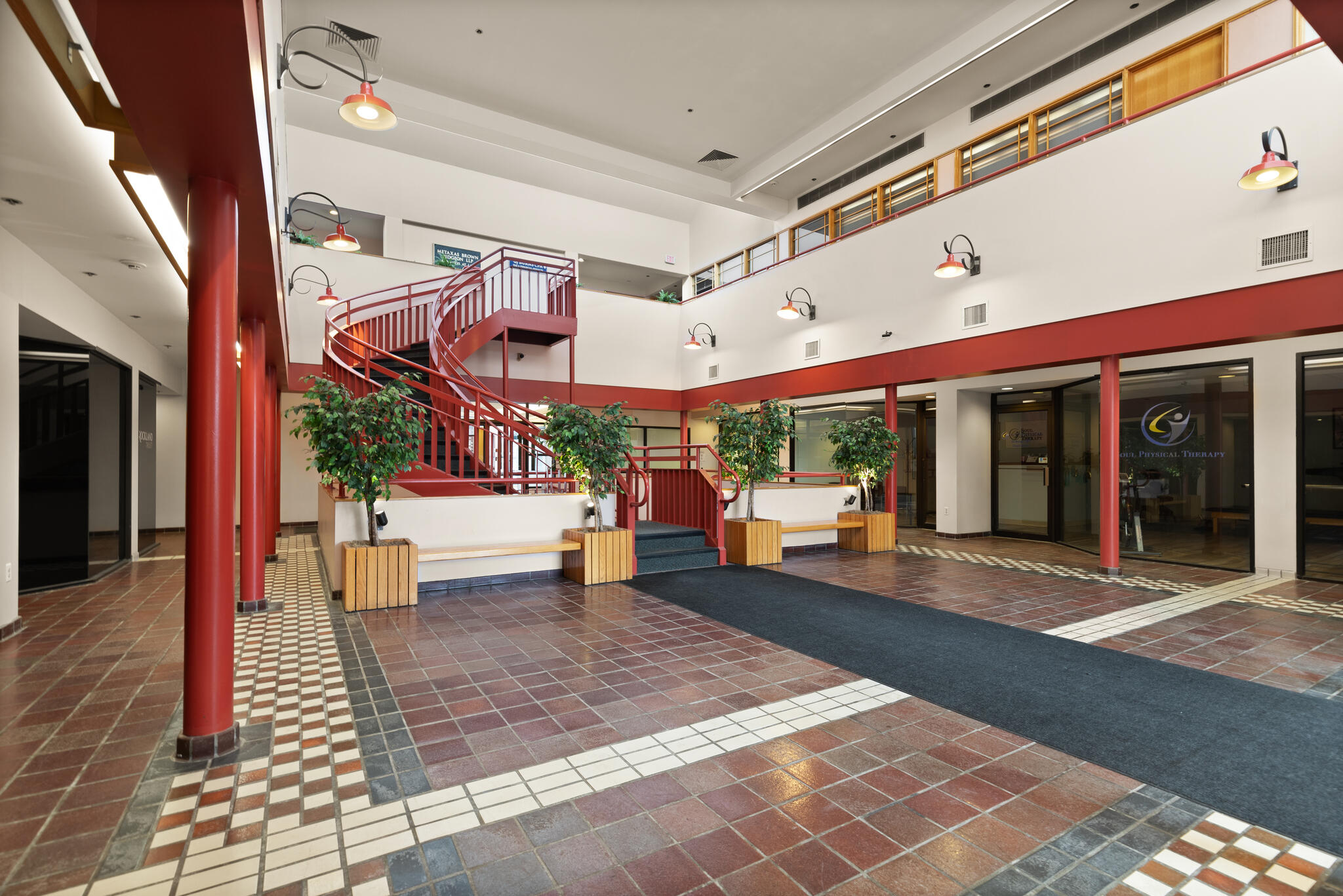 https://0201.nccdn.net/1_2/000/000/109/a11/10-elm-st-danvers-ma-01923-usa-002-007-lobby2-mls_size.jpg