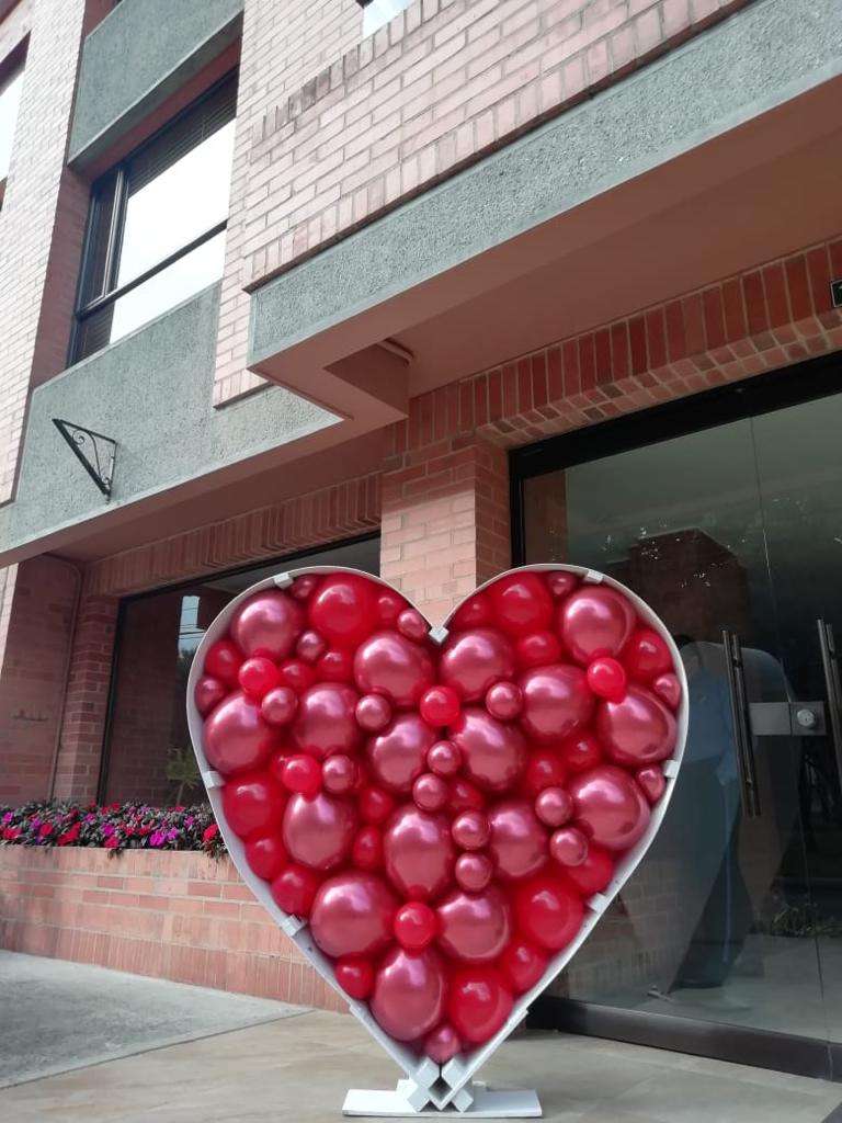 Corazon Hueco Gigante
$60.000 Sin Globos
$250.000 Con Globos
1.40m Alto X 1.40m Ancho
24Cm Profundidad