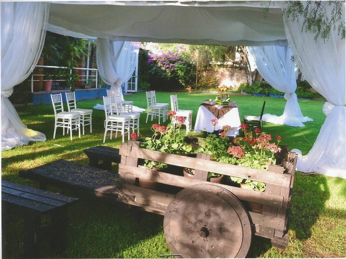 Woman wearing a casual attire