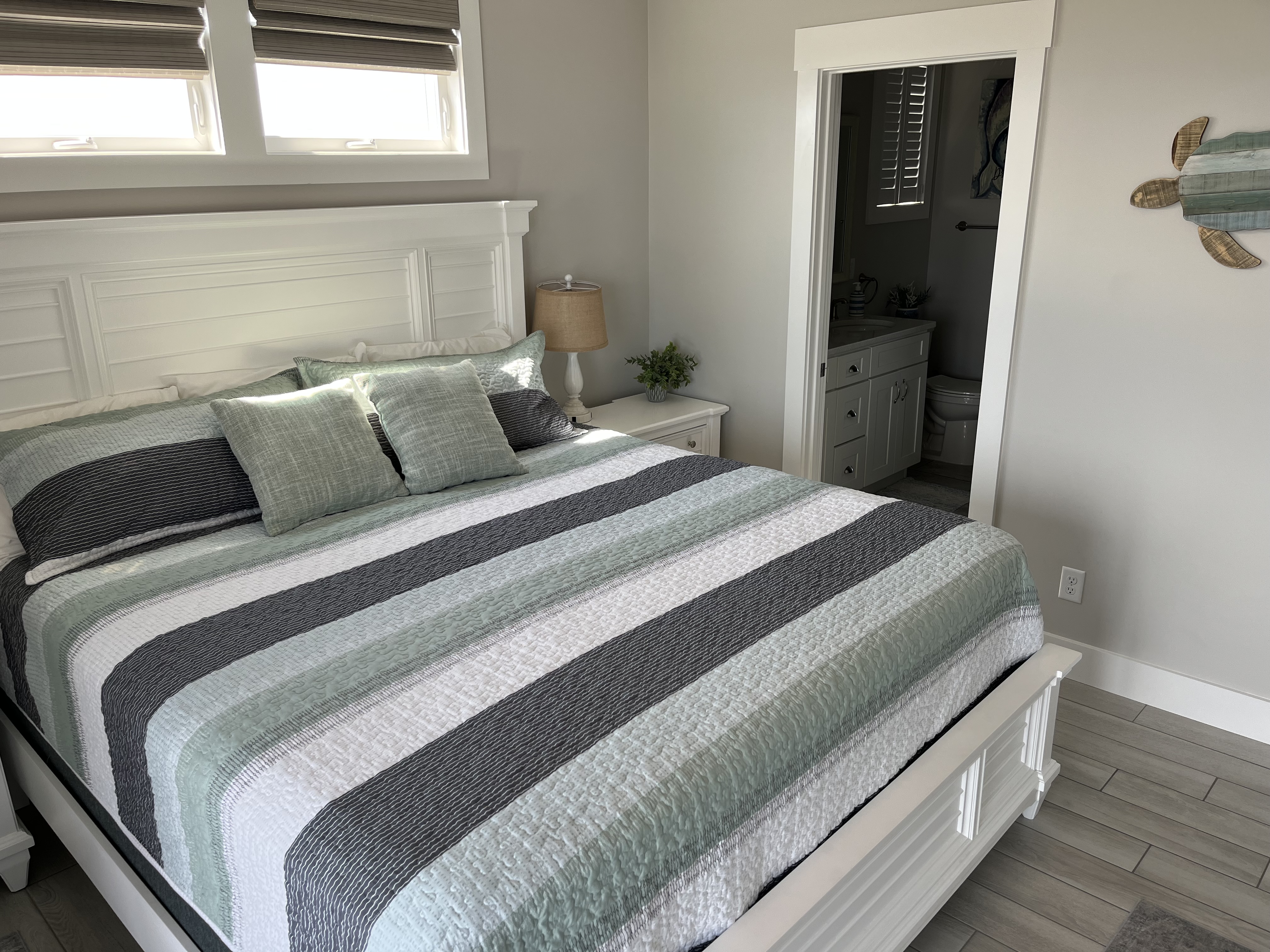 South East Bedroom with bathroom entrance