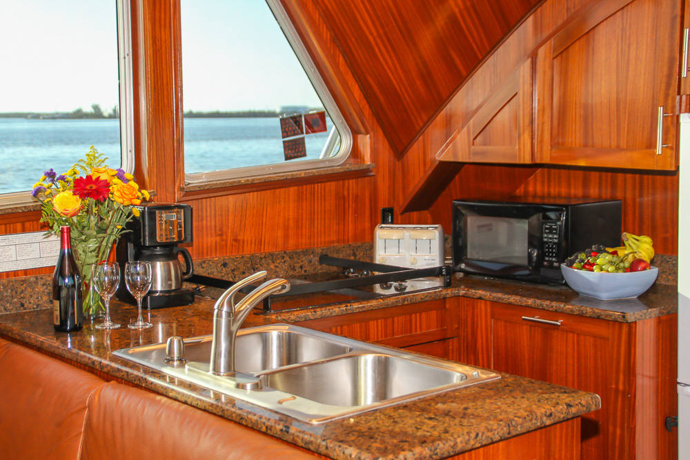 https://0201.nccdn.net/1_2/000/000/10a/4da/1-13-19-key-west-charters-leighton-2120-1000x667.jpg