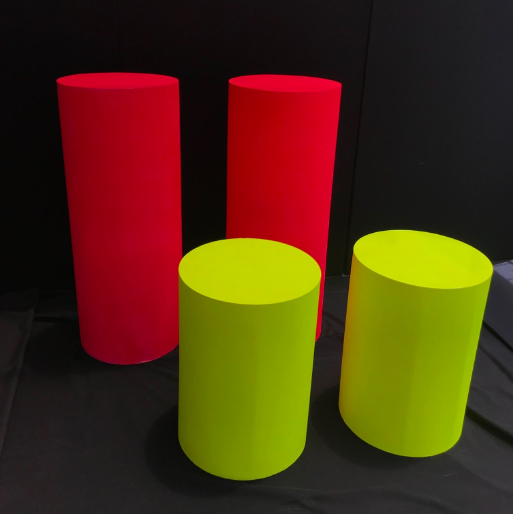 Kit 5 Cilindros Neon
FORRADO EN TELA DEL COLOR
Principal 60, 5D X 80CM Altur
Mediana 40, 5D X 1,02 M Altura .
Pequeña 40, 5D X 58 CM Altura.
$ 250.000
Unidad $70.000